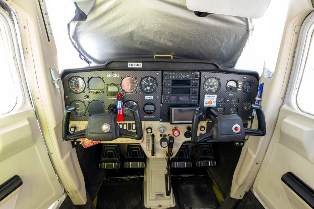 Alquiler-Cessna-FRA-150L-MRO-Aviation-13
